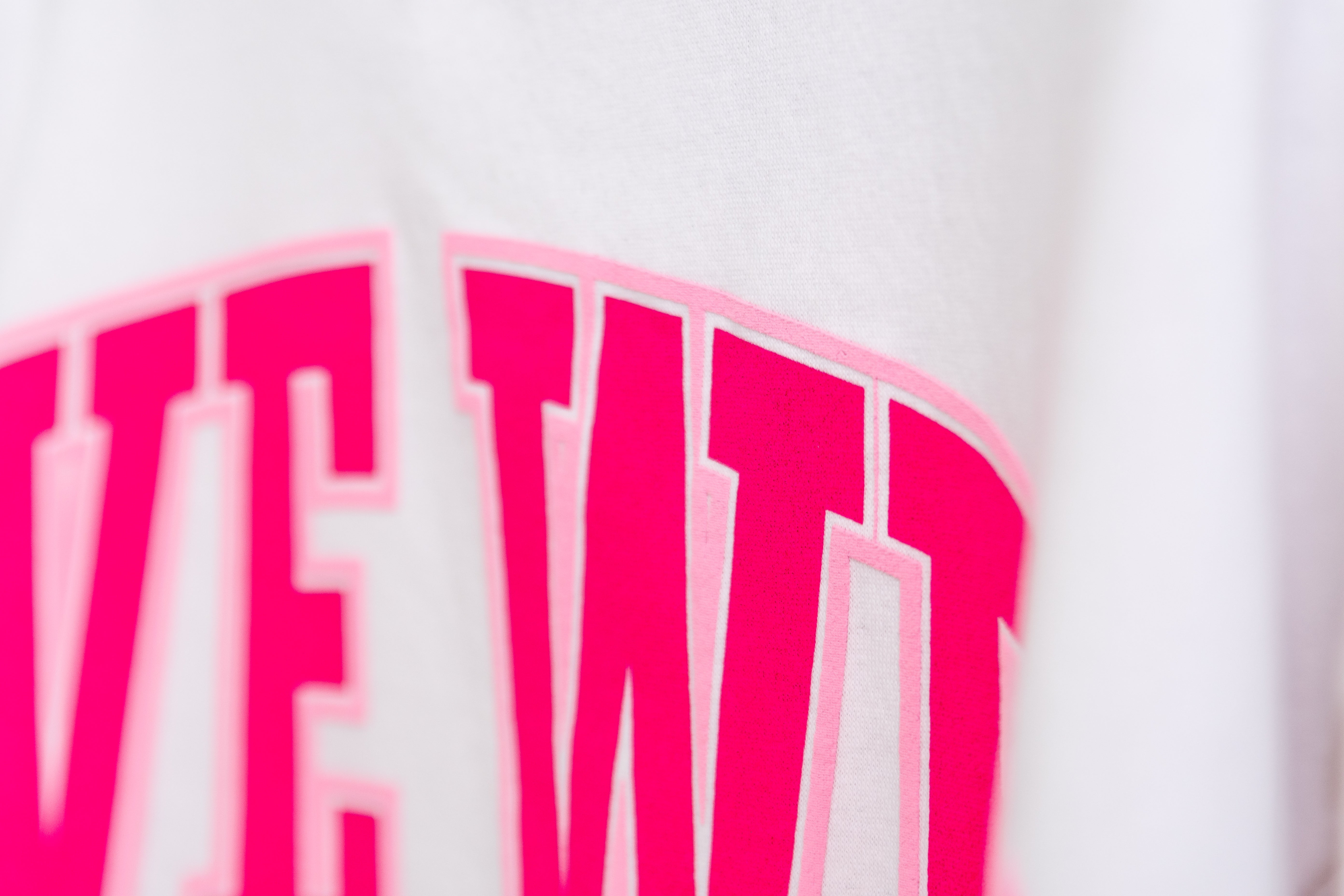 White Vintage Ivy Puff Pink