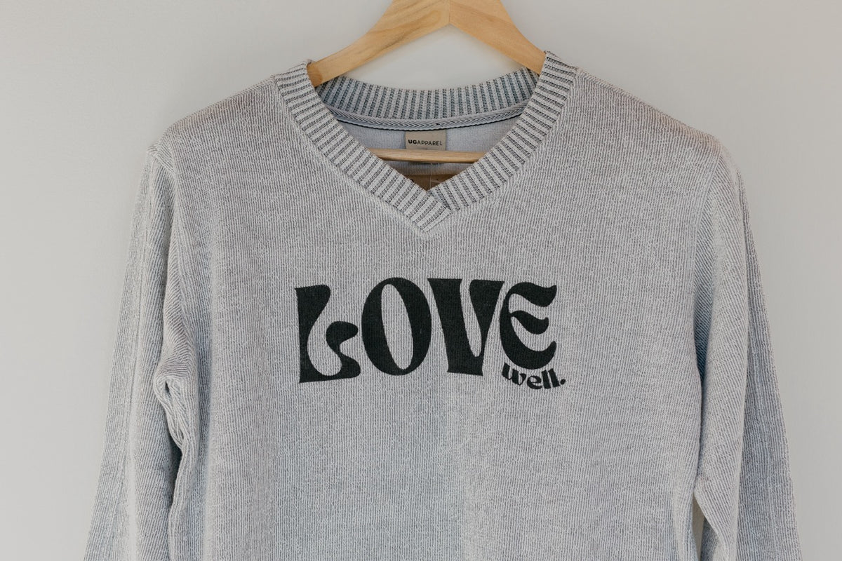 Love Well Groovy Warm Up V-Neck in Gray Heather
