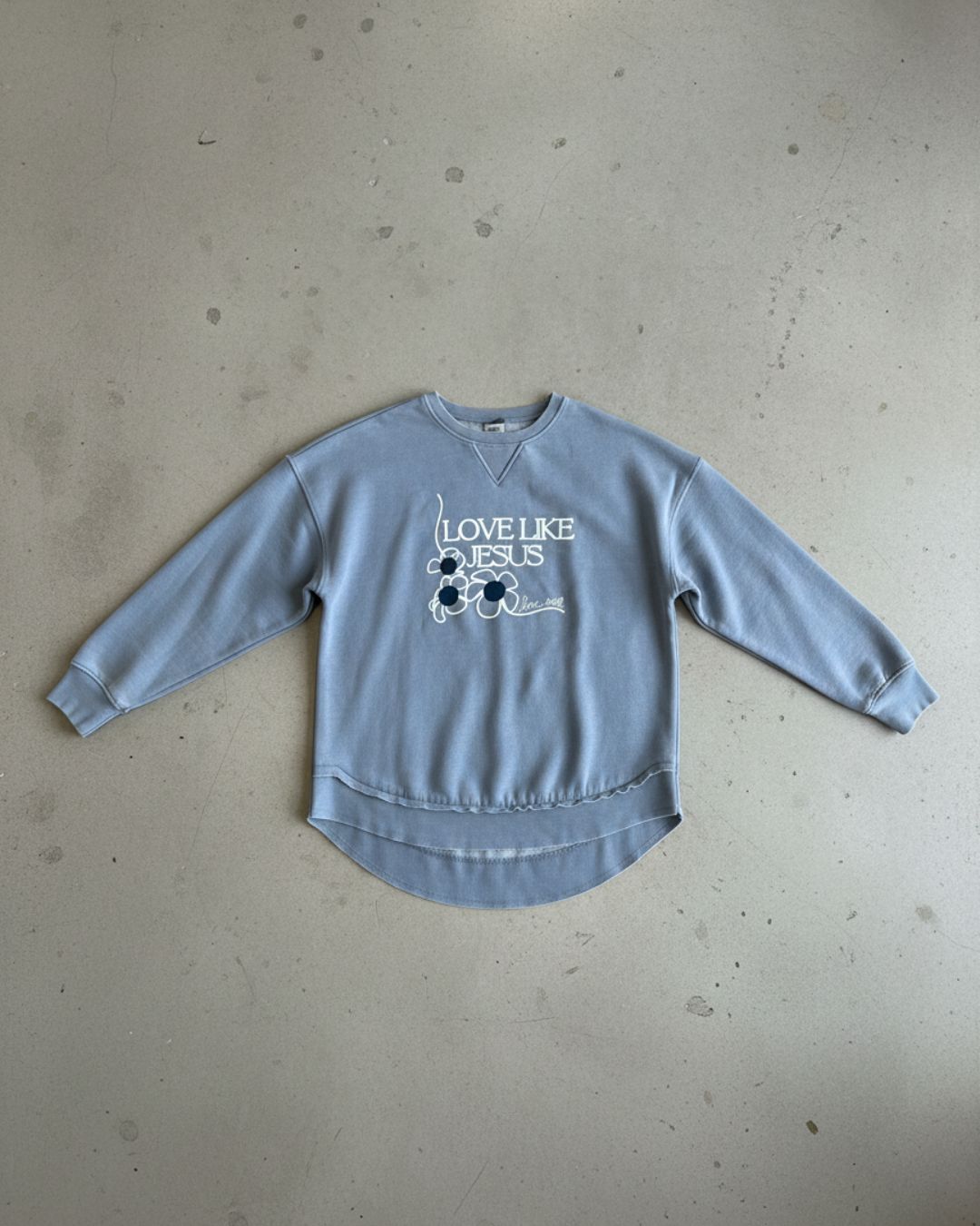 Love Well Love Like Jesus Floral Hi-Lo Crew Sweatshirt in Faded Denim